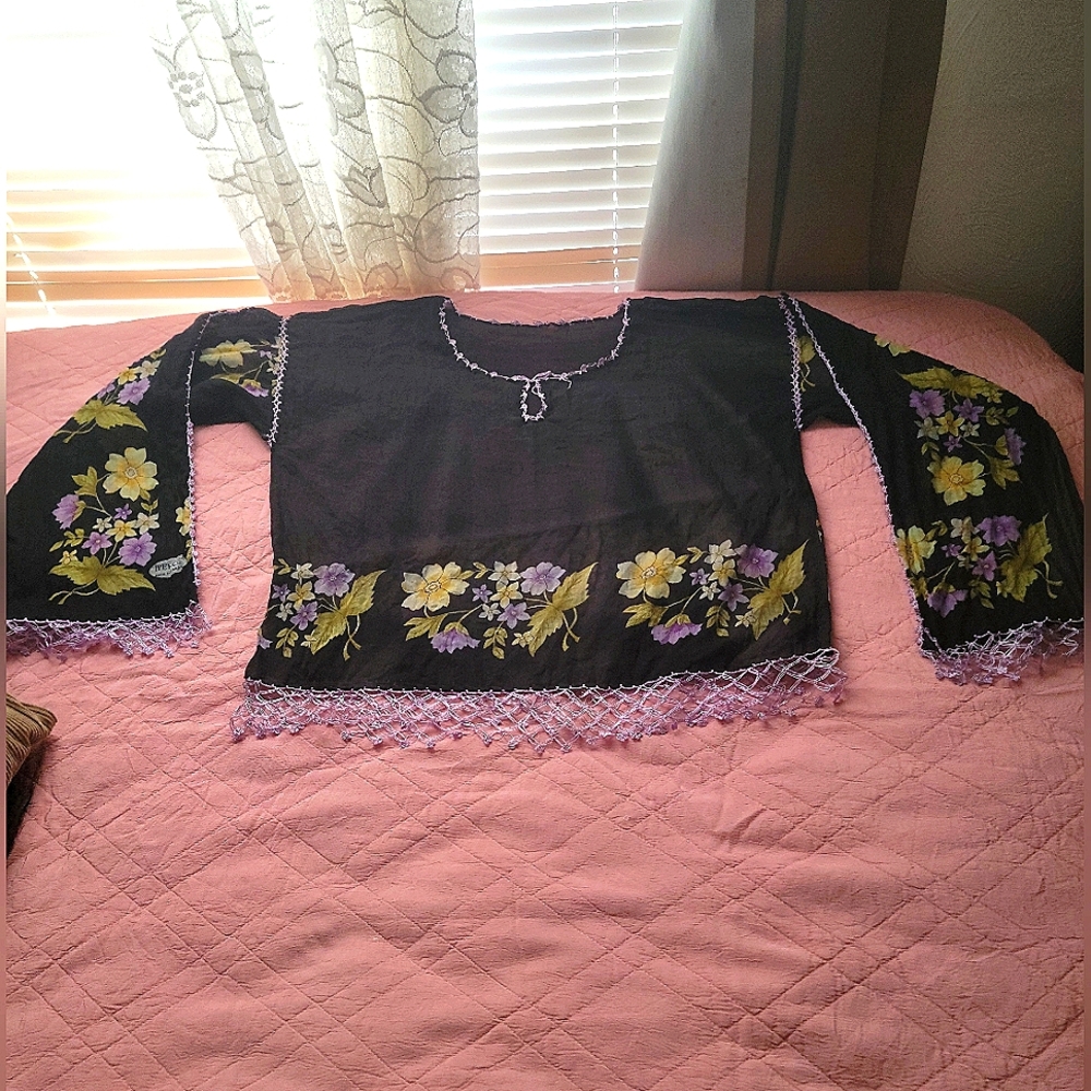 Ipekçe Black and Floral Shirt
